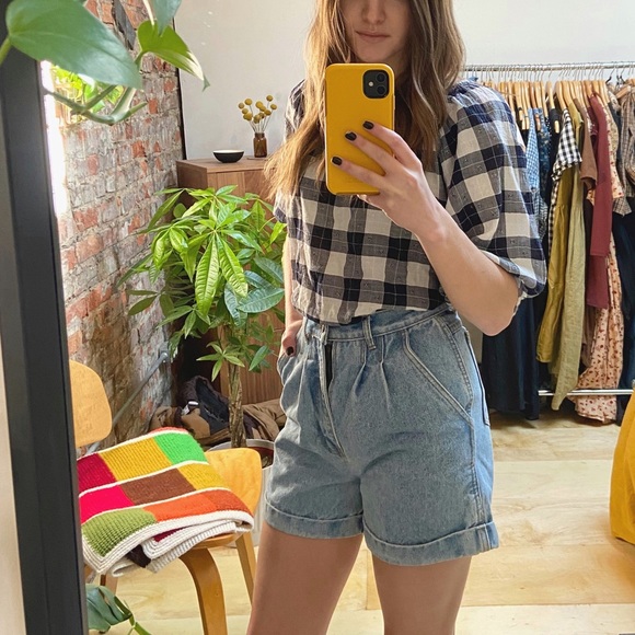 Vintage Bill Blass High Waisted Pleated Shorts - Picture 3 of 6